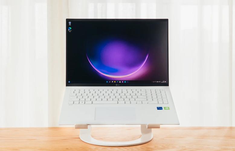 LG gram 17 极致轻薄本：17寸大屏仅重1.3kg，续航怎么样？