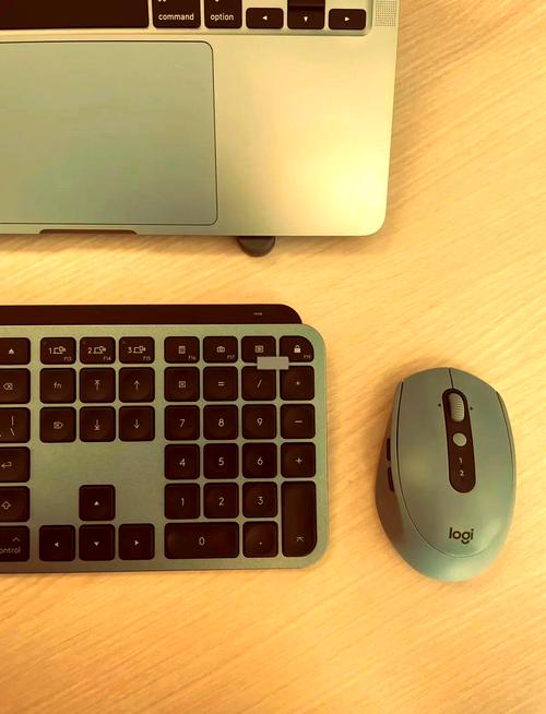 罗技MX Keys Mini紧凑型键盘办公体验