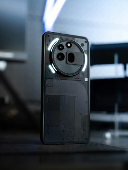 Nothing Phone (2) Glyph灯效新玩法：实用还是噱头？