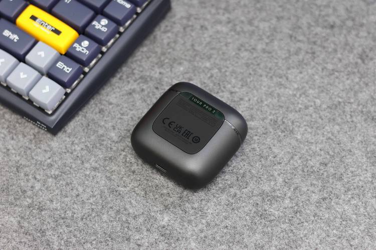 JBL Tour Pro 2 带屏TWS耳机：智能触控屏实用吗？