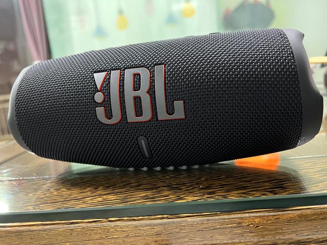 JBL Charge5 蓝牙音箱：IP67 防水 + 20 小时续航实测