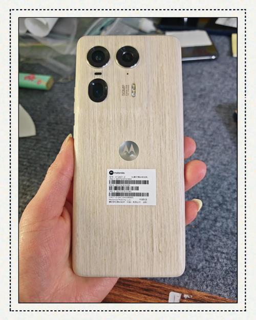 摩托罗拉 X50 Ultra：100 倍超级变焦拍月亮真的清晰？