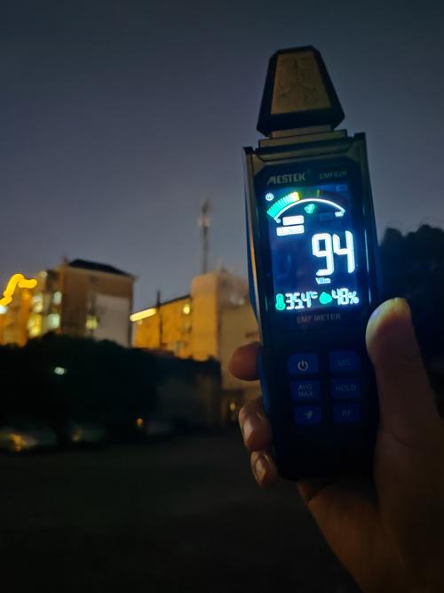 数码设备电磁辐射实测：手机比微波炉高 20%？