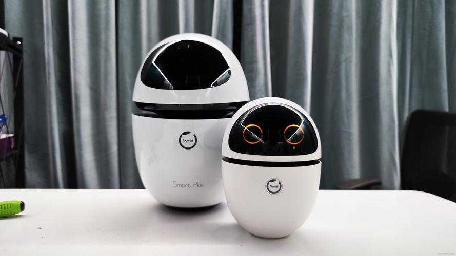 家庭服务机器人新功能：AI 语音交互 + 自主避障，家务完成率提升 60%​