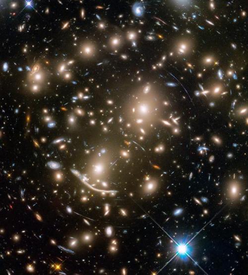 太空望远镜新发现：观测到遥远星系，宇宙起源研究新突破​