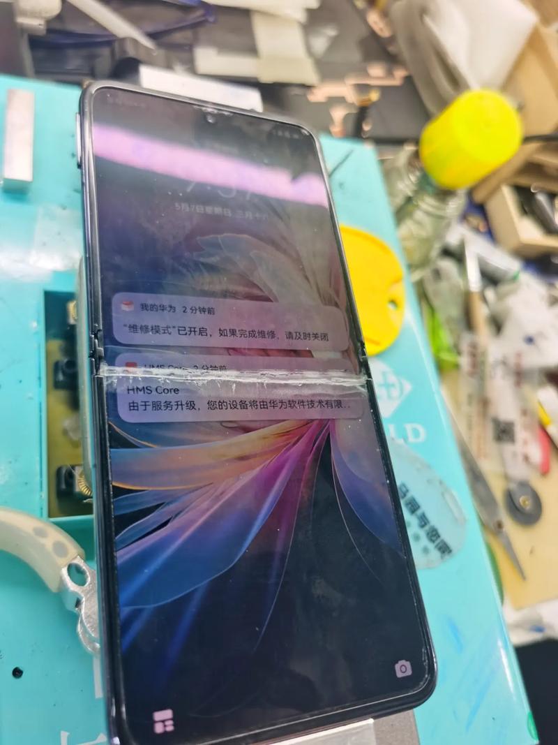 折叠屏手机屏幕保护：自修复材料应用，轻微划痕自动修复​